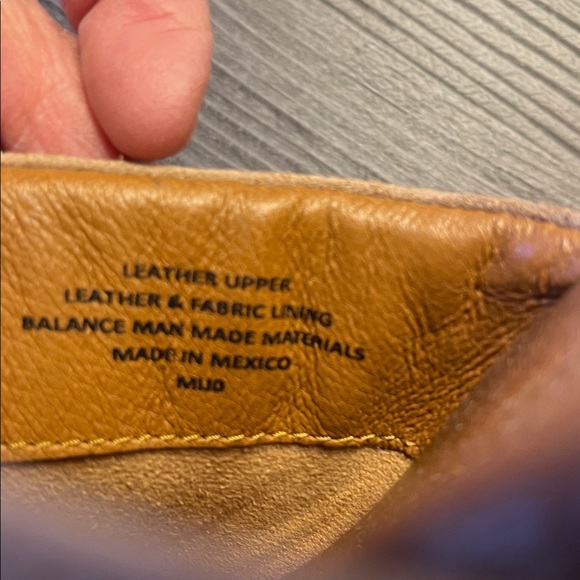 Born blanket mule clogs. Size 8 - Picture 9 of 9